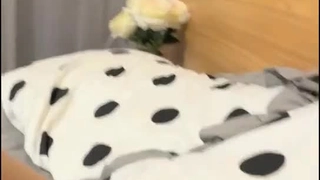 射精在他姐姐的处女肛门