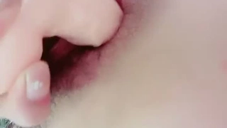34F巨乳嫩模~自摸双球自拍太火辣