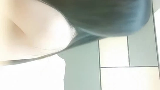 高端网红美女Ts雯雯 - ：打舌钉的美女，遇上了一个很爱吃奶的弟弟，当妈妈喂奶，发出的骚气好诱人诱人！
